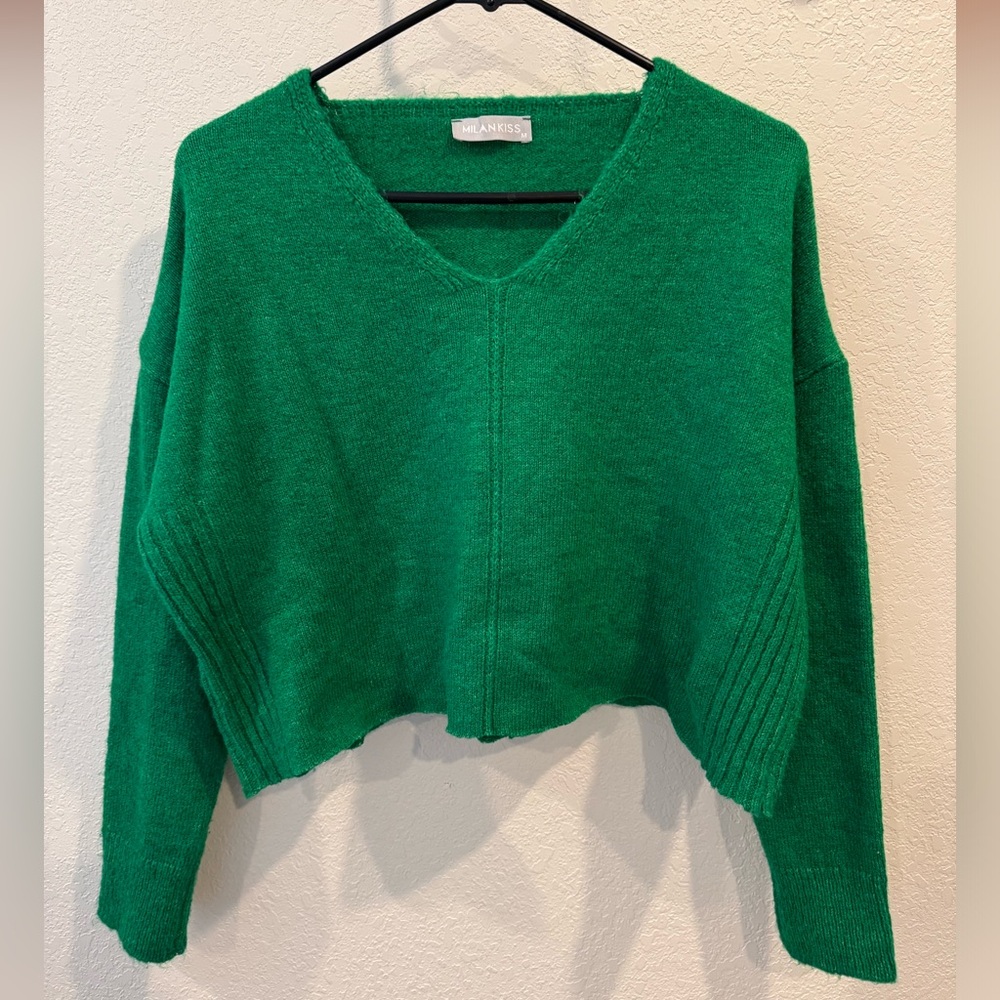 Milan Kiss, medium, v-neck, green sweater